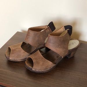 Nina Z Clogs Brown Nubuck 37